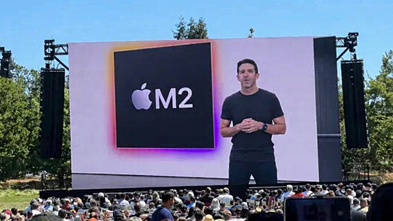 Тернус стал главным претендентом на пост CEO Apple после Кука